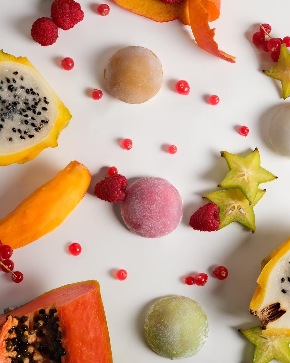 Fruits colorés sur une table